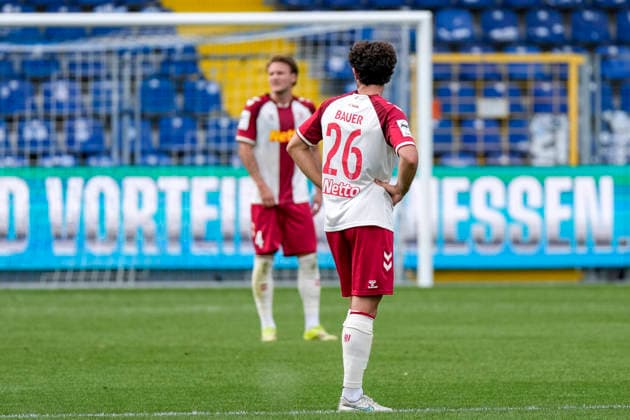 v.li.: Felix Strauss (Strauß, Regensburg, 4), Benedikt Bauer (Regensburg, 26), Spieler vom SSV Jahn Regensburg, enttäuscht schauend, Enttäuschung, Frustration, disappointed, pessimistisch, nach dem Gegentor zum 2:0, Action, Aktion, Spielszene, 29.08.2026, Sinsheim (Deutschland), Fussball, 3. Liga, TSG 1899 Hoffenheim II - SSV Jahn Regensburg, DFB DFL REGULATIONS PROHIBIT ANY USE OF PHOTOGRAPHS AS IMAGE SEQUENCES AND OR QUASI-VIDEO.