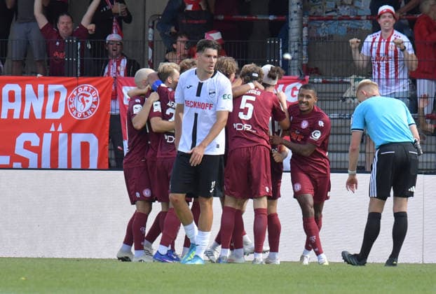 29.08.2026, GER, Fussball, 3.Liga, Saison 2026 2027, 03. Spieltag, Sportclub-Arena, Verl SC Verl - Fortuna Köln 1 : 2 Felix Vogler (SC Verl) ist nach dem 0 : 2 enttäuscht, Aktion, Einzelbild, Quer, Mimik, Gestik, Enttäuscht, Enttäuschung