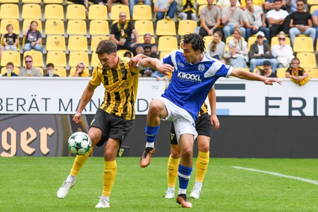 v.li.: Danilo Wiebe (Alemannia Aachen, 28), Niclas Nadj (SV Meppen, 40), Zweikampf, Duell, duel, tackle, tackling, Dynamik, Action, Aktion, 29.08.2026, Aachen (Deutschland), Fussball, 3. Liga, TSV Alemannia Aachen - SV Meppen, Fussball, 3. Liga, TSV Alemannia Aachen - SV Meppen, DFB DFL REGULATIONS PROHIBIT ANY USE OF PHOTOGRAPHS AS IMAGE SEQUENCES AND OR QUASI-VIDEO.