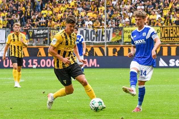 v.li.: Danilo Wiebe (Alemannia Aachen, 28), Thorben Deters (SV Meppen, 14), Zweikampf, Duell, duel, tackle, tackling, Dynamik, Action, Aktion, 29.08.2026, Aachen (Deutschland), Fussball, 3. Liga, TSV Alemannia Aachen - SV Meppen, Fussball, 3. Liga, TSV Alemannia Aachen - SV Meppen, DFB DFL REGULATIONS PROHIBIT ANY USE OF PHOTOGRAPHS AS IMAGE SEQUENCES AND OR QUASI-VIDEO.