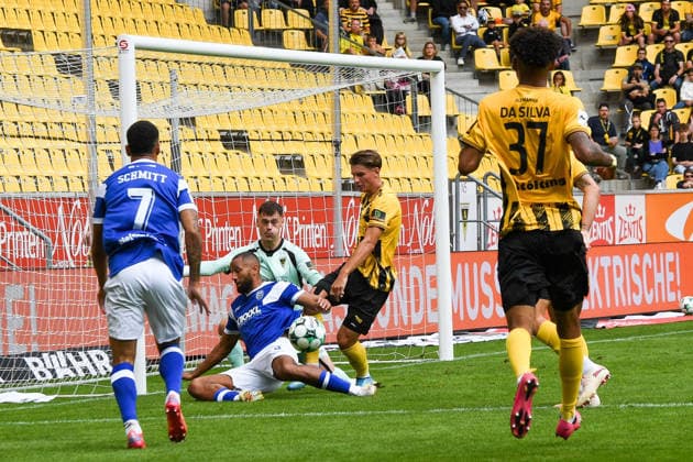 Cyrill Akono (SV Meppen, 9), Matti Wagner (Alemannia Aachen, 3), Zweikampf, Duell, duel, tackle, tackling, Dynamik, Action, Aktion, 29.08.2026, Aachen (Deutschland), Fussball, 3. Liga, TSV Alemannia Aachen - SV Meppen, Fussball, 3. Liga, TSV Alemannia Aachen - SV Meppen, DFB DFL REGULATIONS PROHIBIT ANY USE OF PHOTOGRAPHS AS IMAGE SEQUENCES AND OR QUASI-VIDEO.