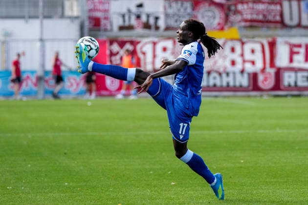 Blessing Makanda (TSG II, 17), am Ball, Freisteller, Ganzkörper, Einzelbild, Einzelfoto, Aktion, Action, 29.08.2026, Sinsheim (Deutschland), Fussball, 3. Liga, TSG 1899 Hoffenheim II - SSV Jahn Regensburg, DFB DFL REGULATIONS PROHIBIT ANY USE OF PHOTOGRAPHS AS IMAGE SEQUENCES AND OR QUASI-VIDEO.