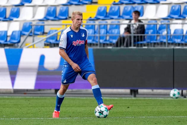 Valentin Lässig (TSG II, 6), am Ball, Freisteller, Ganzkörper, Einzelbild, Einzelfoto, Aktion, Action, 29.08.2026, Sinsheim (Deutschland), Fussball, 3. Liga, TSG 1899 Hoffenheim II - SSV Jahn Regensburg, DFB DFL REGULATIONS PROHIBIT ANY USE OF PHOTOGRAPHS AS IMAGE SEQUENCES AND OR QUASI-VIDEO.