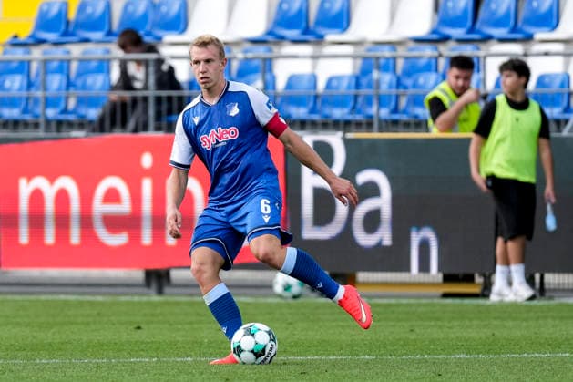 Valentin Lässig (TSG II, 6), am Ball, Freisteller, Ganzkörper, Einzelbild, Einzelfoto, Aktion, Action, 29.08.2026, Sinsheim (Deutschland), Fussball, 3. Liga, TSG 1899 Hoffenheim II - SSV Jahn Regensburg, DFB DFL REGULATIONS PROHIBIT ANY USE OF PHOTOGRAPHS AS IMAGE SEQUENCES AND OR QUASI-VIDEO.