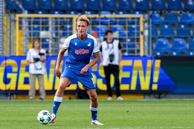 Luis Engelns (TSG II, 16), am Ball, Freisteller, Ganzkörper, Einzelbild, Einzelfoto, Aktion, Action, 29.08.2026, Sinsheim (Deutschland), Fussball, 3. Liga, TSG 1899 Hoffenheim II - SSV Jahn Regensburg, DFB DFL REGULATIONS PROHIBIT ANY USE OF PHOTOGRAPHS AS IMAGE SEQUENCES AND OR QUASI-VIDEO.