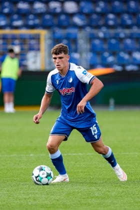 Matthew Moore (TSG II, 15), am Ball, Freisteller, Ganzkörper, Einzelbild, Einzelfoto, Aktion, Action, 29.08.2026, Sinsheim (Deutschland), Fussball, 3. Liga, TSG 1899 Hoffenheim II - SSV Jahn Regensburg, DFB DFL REGULATIONS PROHIBIT ANY USE OF PHOTOGRAPHS AS IMAGE SEQUENCES AND OR QUASI-VIDEO.