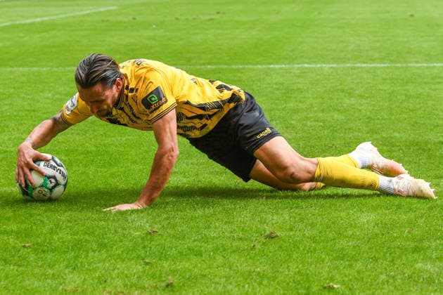 Petros Bagkalianis (Alemania Aachen, 2) nach Foulspiel, Foul, Foulspiel:, 29.08.2026, Aachen (Deutschland), Fussball, 3. Liga, TSV Alemannia Aachen - SV Meppen, Fussball, 3. Liga, TSV Alemannia Aachen - SV Meppen, DFB DFL REGULATIONS PROHIBIT ANY USE OF PHOTOGRAPHS AS IMAGE SEQUENCES AND OR QUASI-VIDEO.