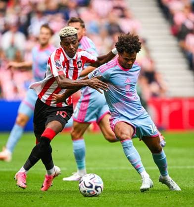 Nilson Angulo of Sunderland and Oscar Bobb of Fulham Sunderland v Fulham, Premier League Football, Football, Stadium of Light, Sunderland, UK - 30 Aug 2026Sunderland Stadium of Light United Kingdom EDITORIAL USE ONLY No use with unauthorised audio, video, data, fixture lists, club league logos or live services. Online in-match use limited to 120 images, no video emulation. No use in betting, games or single club league player publications. Copyright: xGreigxCowie Shutterstockx 17119085bp