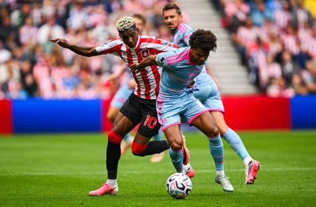 Nilson Angulo of Sunderland and Oscar Bobb of Fulham Sunderland v Fulham, Premier League Football, Football, Stadium of Light, Sunderland, UK - 30 Aug 2026Sunderland Stadium of Light United Kingdom EDITORIAL USE ONLY No use with unauthorised audio, video, data, fixture lists, club league logos or live services. Online in-match use limited to 120 images, no video emulation. No use in betting, games or single club league player publications. Copyright: xGreigxCowie Shutterstockx 17119085bs