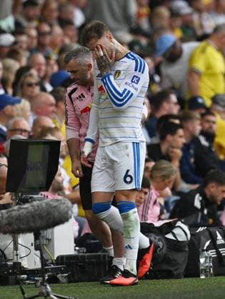 Joe Rodon of Leeds United leaves the pitch injured Leeds United v Brentford, Premier League Football, Football, Elland Road, Leeds, UK - 30 Aug 2026Leeds Elland Road United Kingdom EDITORIAL USE ONLY No use with unauthorised audio, video, data, fixture lists, club league logos or live services. Online in-match use limited to 120 images, no video emulation. No use in betting, games or single club league player publications. Copyright: xAnnaxGowthorpe Shutterstockx 17119080w