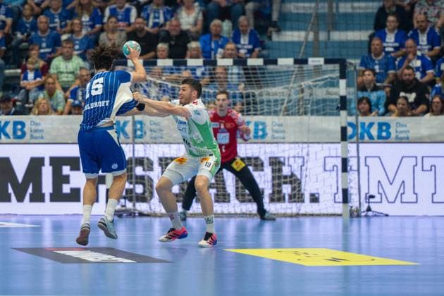 Miro Schluroff, Rueckraum, (VfL Gummersbach), Elvar Orn Jonsson, Rueckraum, (SC Magdeburg 19), VfL Gummersbach vs. SC Magdeburg, Opel Handball Bundesliga, Herren , 1. Spieltag, 30.08.2026 Gummersbach NRW Deutschland
