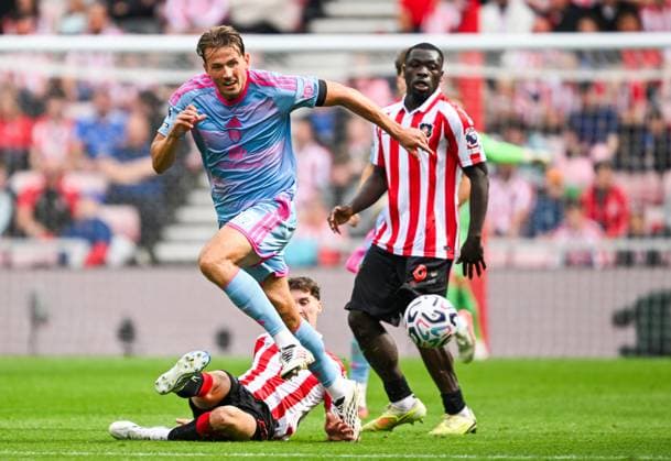 Trai Hume of Sunderland tackles Sander Berge of Fulham Sunderland v Fulham, Premier League Football, Football, Stadium of Light, Sunderland, UK - 30 Aug 2026Sunderland Stadium of Light United Kingdom EDITORIAL USE ONLY No use with unauthorised audio, video, data, fixture lists, club league logos or live services. Online in-match use limited to 120 images, no video emulation. No use in betting, games or single club league player publications. Copyright: xGreigxCowie Shutterstockx 17119085cj