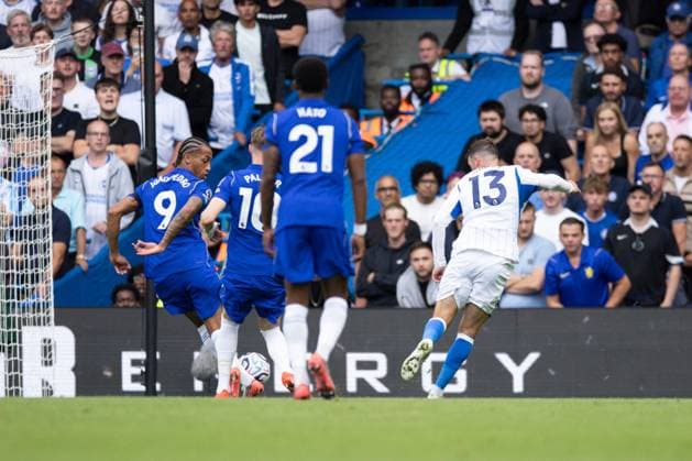 Joao Pedro of Chelsea scores and own goal following a shot by Pascal Gross of Brighton and Hove Albion 3-2 Chelsea v Brighton and Hove Albion, Premier League Football, Football, Stamford Bridge, London, UK - 30 Aug 2026London Stamford Bridge United Kingdom EDITORIAL USE ONLY No use with unauthorised audio, video, data, fixture lists, club league logos or live services. Online in-match use limited to 120 images, no video emulation. No use in betting, games or single club league player publications. Copyright: xIanxTuttle Shutterstockx 17119079bf