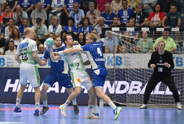 Ellidi Vidarsson (VfL Gummersbach, 4) gegen Felix Claar (SC Magdeburg, 7) GER, VfL Gummersbach vs. SC Magdeburg, 1. Handball, Opel Bundesliga, VfL Gummersbach, 1. Liga, Spielzeit 2026 2027, 1. Spieltag, Schwalbe Arena, Gummersbach, 30.08.2026 GER, VfL Gummersbach vs. SC Magdeburg, 1. Handball, Opel Bundesliga, VfL Gummersbach, 1. Liga, Spielzeit 2026 2027, 1. Spieltag, Schwalbe Arena, Gummersbach, 30.08.2026 Gummersbach Copyright: xEibner-Pressefoto JuergenxAugstx EP_JAT