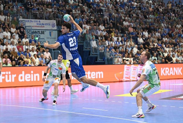 VfL Neuzugang Nikola Roganovic (VfL Gummersbach, 23) ist am Kreis durch und kommt zum Abschluss GER, VfL Gummersbach vs. SC Magdeburg, 1. Handball, Opel Bundesliga, VfL Gummersbach, 1. Liga, Spielzeit 2026 2027, 1. Spieltag, Schwalbe Arena, Gummersbach, 30.08.2026 GER, VfL Gummersbach vs. SC Magdeburg, 1. Handball, Opel Bundesliga, VfL Gummersbach, 1. Liga, Spielzeit 2026 2027, 1. Spieltag, Schwalbe Arena, Gummersbach, 30.08.2026 Gummersbach Copyright: xEibner-Pressefoto JuergenxAugstx EP_JAT