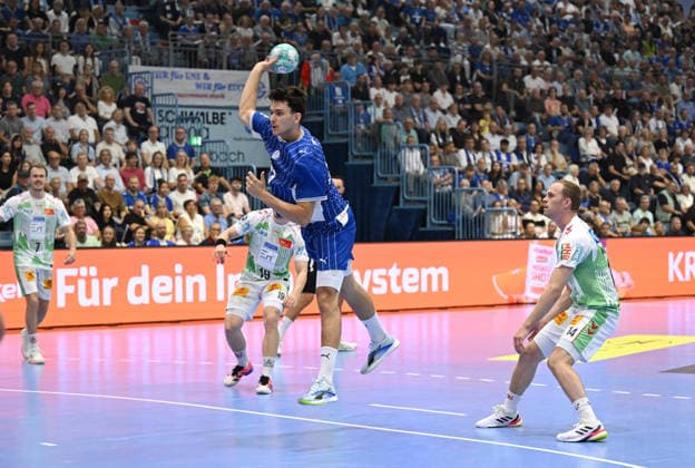 Nikola Roganovic (VfL Gummersbach, 23) ist am Kreis durch und kommt zum Abschluss GER, VfL Gummersbach vs. SC Magdeburg, 1. Handball, Opel Bundesliga, VfL Gummersbach, 1. Liga, Spielzeit 2026 2027, 1. Spieltag, Schwalbe Arena, Gummersbach, 30.08.2026 GER, VfL Gummersbach vs. SC Magdeburg, 1. Handball, Opel Bundesliga, VfL Gummersbach, 1. Liga, Spielzeit 2026 2027, 1. Spieltag, Schwalbe Arena, Gummersbach, 30.08.2026 Gummersbach Copyright: xEibner-Pressefoto JuergenxAugstx EP_JAT