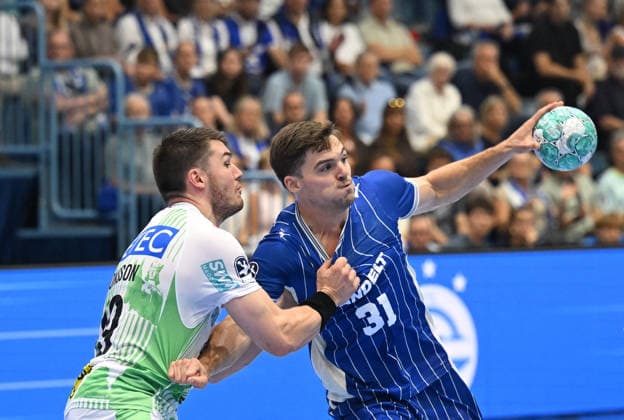 Kay Smits (VfL Gummersbach, 31) gegen Gisli Thorgeir Kristjansson (SC Magdeburg, 10) GER, VfL Gummersbach vs. SC Magdeburg, 1. Handball, Opel Bundesliga, VfL Gummersbach, 1. Liga, Spielzeit 2026 2027, 1. Spieltag, Schwalbe Arena, Gummersbach, 30.08.2026 GER, VfL Gummersbach vs. SC Magdeburg, 1. Handball, Opel Bundesliga, VfL Gummersbach, 1. Liga, Spielzeit 2026 2027, 1. Spieltag, Schwalbe Arena, Gummersbach, 30.08.2026 Gummersbach Copyright: xEibner-Pressefoto JuergenxAugstx EP_JAT