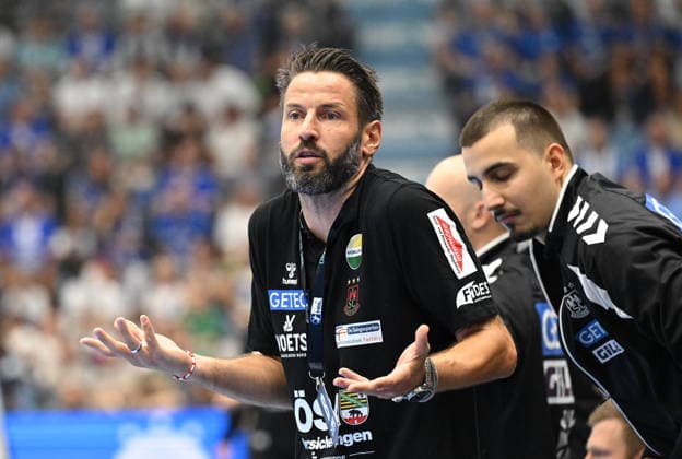 Bennet Wiegert (SC Magdeburg, Trainer) fragend GER, VfL Gummersbach vs. SC Magdeburg, 1. Handball, Opel Bundesliga, VfL Gummersbach, 1. Liga, Spielzeit 2026 2027, 1. Spieltag, Schwalbe Arena, Gummersbach, 30.08.2026 GER, VfL Gummersbach vs. SC Magdeburg, 1. Handball, Opel Bundesliga, VfL Gummersbach, 1. Liga, Spielzeit 2026 2027, 1. Spieltag, Schwalbe Arena, Gummersbach, 30.08.2026 Gummersbach Copyright: xEibner-Pressefoto JuergenxAugstx EP_JAT