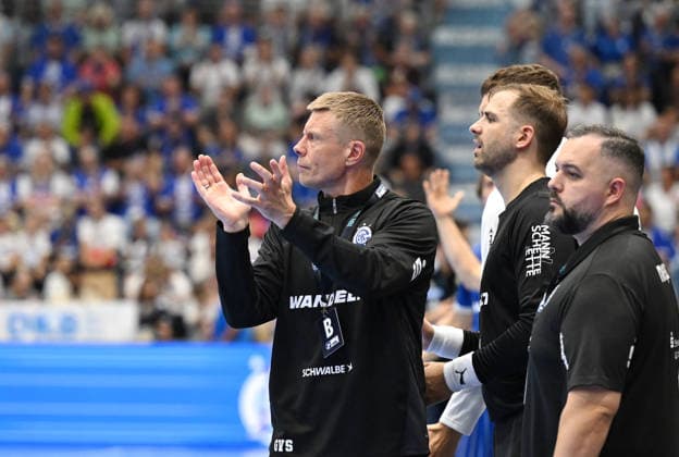Gudjon Valur Sigurdsson (VfL Gummersbach, Trainer) applaudiert GER, VfL Gummersbach vs. SC Magdeburg, 1. Handball, Opel Bundesliga, VfL Gummersbach, 1. Liga, Spielzeit 2026 2027, 1. Spieltag, Schwalbe Arena, Gummersbach, 30.08.2026 GER, VfL Gummersbach vs. SC Magdeburg, 1. Handball, Opel Bundesliga, VfL Gummersbach, 1. Liga, Spielzeit 2026 2027, 1. Spieltag, Schwalbe Arena, Gummersbach, 30.08.2026 Gummersbach Copyright: xEibner-Pressefoto JuergenxAugstx EP_JAT