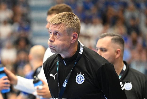 Gudjon Valur Sigurdsson (VfL Gummersbach, Trainer) mit dicken Backen GER, VfL Gummersbach vs. SC Magdeburg, 1. Handball, Opel Bundesliga, VfL Gummersbach, 1. Liga, Spielzeit 2026 2027, 1. Spieltag, Schwalbe Arena, Gummersbach, 30.08.2026 GER, VfL Gummersbach vs. SC Magdeburg, 1. Handball, Opel Bundesliga, VfL Gummersbach, 1. Liga, Spielzeit 2026 2027, 1. Spieltag, Schwalbe Arena, Gummersbach, 30.08.2026 Gummersbach Copyright: xEibner-Pressefoto JuergenxAugstx EP_JAT