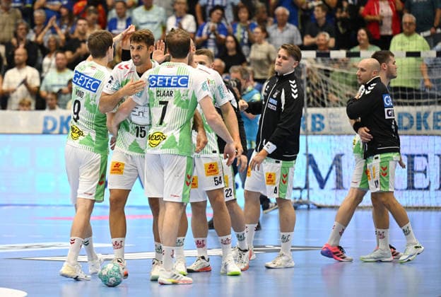 Die Mannschaft des SC Magdeburg gewinnt den Saisonauftakt der Opel Handball Bundesliga auswaerts beim VfL Gummersbach 33:31 GER, VfL Gummersbach vs. SC Magdeburg, 1. Handball, Opel Bundesliga, VfL Gummersbach, 1. Liga, Spielzeit 2026 2027, 1. Spieltag, Schwalbe Arena, Gummersbach, 30.08.2026 GER, VfL Gummersbach vs. SC Magdeburg, 1. Handball, Opel Bundesliga, VfL Gummersbach, 1. Liga, Spielzeit 2026 2027, 1. Spieltag, Schwalbe Arena, Gummersbach, 30.08.2026 Gummersbach Copyright: xEibner-Pressefoto JuergenxAugstx EP_JAT