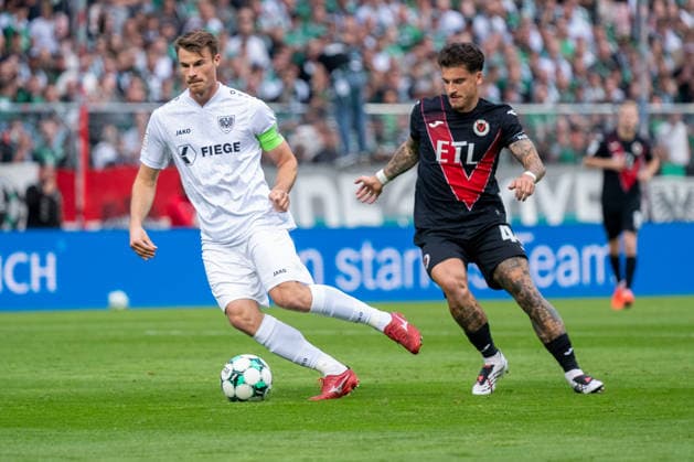 Zweikampf zwischen Niko Koulis (SC Preussen Muenster, 24) und Niklas Castelle (Viktoria Koeln, 44). FC Viktoria Koeln vs. SC Preussen Muenster, Fussball, 3. Liga, 03. Spieltag, Saison 2026 2027, 30.08.2026 DFL DFB Regulations prohibit any use of Photographs as image sequences and or Quasivideo FC Viktoria Koeln vs. SC Preussen Muenster, Fussball, 3. Liga, 03. Spieltag, Saison 2026 2027, 30.08.2026 Koeln Copyright: xEibner-Pressefoto ThomasxHaeslerx EP_THR