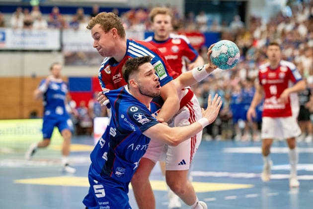 Elias Fuegel (HBW Balingen Weilstetten, 24) setzt sich durch, HBW Balingen Weilstetten vs. Handball Club Hamburg, GER, Opel 1. Handball Bundesliga, Meisterschaft, Spieltag 1, Saison 2026 2027, 30.08..2026, Eibner-Pressefoto Andreas Ulmer BW Balingen Weilstetten vs. Handball Club Hamburg, GER, Opel 1. Handball Bundesliga, Meisterschaft, Spieltag 1, Saison 2026 2027, 30.08..2026, Balingen Copyright: xEibner-Pressefoto AndreasxUlmerx EP_AUR