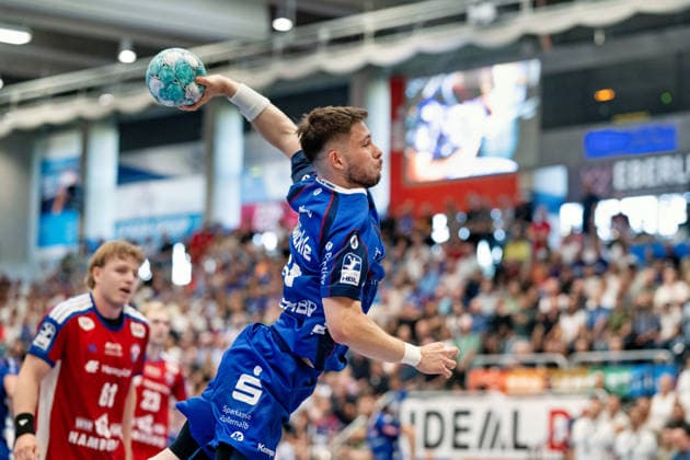 Elias Fuegel (HBW Balingen Weilstetten, 24) von Aussen, HBW Balingen Weilstetten vs. Handball Club Hamburg, GER, Opel 1. Handball Bundesliga, Meisterschaft, Spieltag 1, Saison 2026 2027, 30.08..2026, Eibner-Pressefoto Andreas Ulmer BW Balingen Weilstetten vs. Handball Club Hamburg, GER, Opel 1. Handball Bundesliga, Meisterschaft, Spieltag 1, Saison 2026 2027, 30.08..2026, Balingen Copyright: xEibner-Pressefoto AndreasxUlmerx EP_AUR