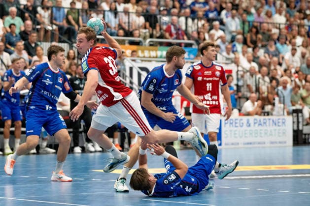 Moritz Sauter, (Handball Club Hamburg, 33) setzt robust durch, HBW Balingen Weilstetten vs. Handball Club Hamburg, GER, Opel 1. Handball Bundesliga, Meisterschaft, Spieltag 1, Saison 2026 2027, 30.08..2026, Eibner-Pressefoto Andreas Ulmer BW Balingen Weilstetten vs. Handball Club Hamburg, GER, Opel 1. Handball Bundesliga, Meisterschaft, Spieltag 1, Saison 2026 2027, 30.08..2026, Balingen Copyright: xEibner-Pressefoto AndreasxUlmerx EP_AUR