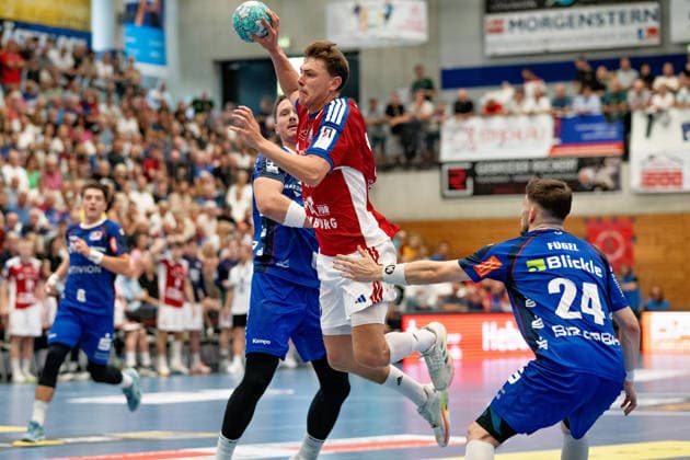 Nicolaj Jorgensen, (Handball Club Hamburg, 11)) setzt sich am Kreis durch, HBW Balingen Weilstetten vs. Handball Club Hamburg, GER, Opel 1. Handball Bundesliga, Meisterschaft, Spieltag 1, Saison 2026 2027, 30.08..2026, Eibner-Pressefoto Andreas Ulmer BW Balingen Weilstetten vs. Handball Club Hamburg, GER, Opel 1. Handball Bundesliga, Meisterschaft, Spieltag 1, Saison 2026 2027, 30.08..2026, Balingen Copyright: xEibner-Pressefoto AndreasxUlmerx EP_AUR