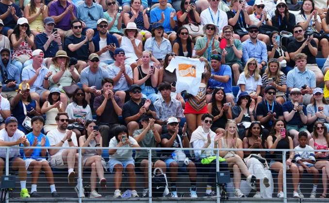 Carlos Alcaraz fans watch him practice 2026 US Open, Day One, USTA Billie Jean King National Tennis Center, New York, USA - 30 Aug 2026New York USTA Billie Jean King National T New York (NY) United States of America EDITORIAL USE ONLY No use with unauthorised audio, video, data, fixture lists, club league logos or live services. Online in-match use limited to 120 images, no video emulation. No use in betting, games or single club league player publications. Copyright: xJavierxGarcia Shutterstockx 17124546ac