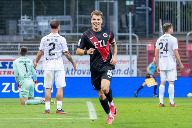 David Otto (Viktoria Koeln, 10) bejubelt sein Tor zum 3:1. FC Viktoria Koeln vs. SC Preussen Muenster, Fussball, 3. Liga, 03. Spieltag, Saison 2026 2027, 30.08.2026 DFL DFB Regulations prohibit any use of Photographs as image sequences and or Quasivideo FC Viktoria Koeln vs. SC Preussen Muenster, Fussball, 3. Liga, 03. Spieltag, Saison 2026 2027, 30.08.2026 Koeln Copyright: xEibner-Pressefoto ThomasxHaeslerx EP_THR