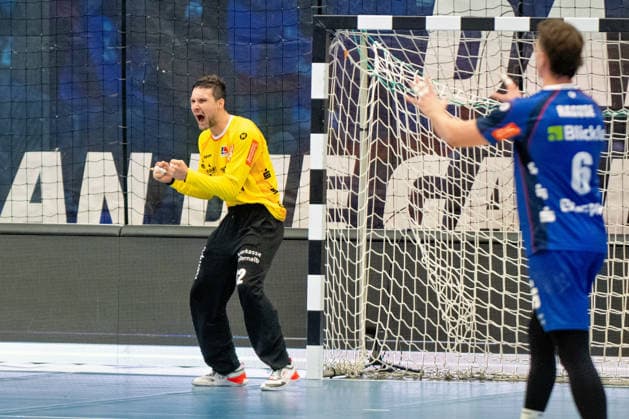 Daniel Rebmann, (HBW Balingen Weilstetten, 12, Torwart) feiert seine eigene Aktion, HBW Balingen Weilstetten vs. Handball Club Hamburg, GER, Opel 1. Handball Bundesliga, Meisterschaft, Spieltag 1, Saison 2026 2027, 30.08..2026, Eibner-Pressefoto Andreas Ulmer BW Balingen Weilstetten vs. Handball Club Hamburg, GER, Opel 1. Handball Bundesliga, Meisterschaft, Spieltag 1, Saison 2026 2027, 30.08..2026, Balingen Copyright: xEibner-Pressefoto AndreasxUlmerx EP_AUR