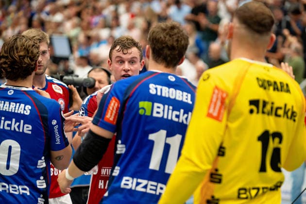 Moritz Sauter, (Handball Club Hamburg, 33), frustriert, mit Bennet Strobel (HBW Balingen Weilstetten, 11), HBW Balingen Weilstetten vs. Handball Club Hamburg, GER, Opel 1. Handball Bundesliga, Meisterschaft, Spieltag 1, Saison 2026 2027, 30.08..2026, Eibner-Pressefoto Andreas Ulmer BW Balingen Weilstetten vs. Handball Club Hamburg, GER, Opel 1. Handball Bundesliga, Meisterschaft, Spieltag 1, Saison 2026 2027, 30.08..2026, Balingen Copyright: xEibner-Pressefoto AndreasxUlmerx EP_AUR