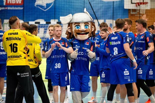 HBW Balingen Weilstetten feiert nach dem Sieg, HBW Balingen Weilstetten vs. Handball Club Hamburg, GER, Opel 1. Handball Bundesliga, Meisterschaft, Spieltag 1, Saison 2026 2027, 30.08..2026, Eibner-Pressefoto Andreas Ulmer BW Balingen Weilstetten vs. Handball Club Hamburg, GER, Opel 1. Handball Bundesliga, Meisterschaft, Spieltag 1, Saison 2026 2027, 30.08..2026, Balingen Copyright: xEibner-Pressefoto AndreasxUlmerx EP_AUR