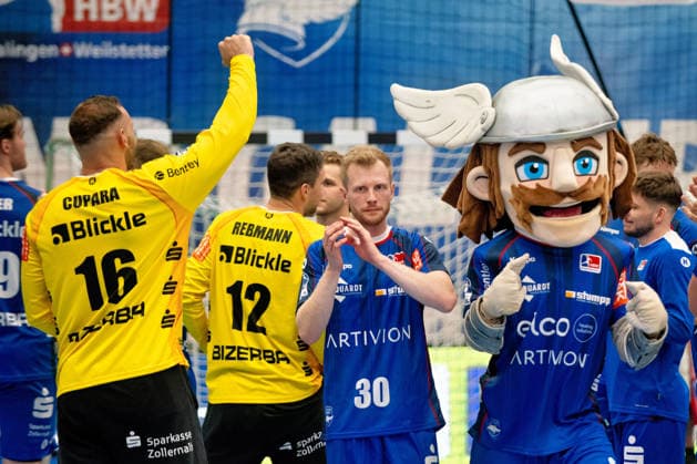 HBW Balingen Weilstetten feiert nach dem Sieg, HBW Balingen Weilstetten vs. Handball Club Hamburg, GER, Opel 1. Handball Bundesliga, Meisterschaft, Spieltag 1, Saison 2026 2027, 30.08..2026, Eibner-Pressefoto Andreas Ulmer BW Balingen Weilstetten vs. Handball Club Hamburg, GER, Opel 1. Handball Bundesliga, Meisterschaft, Spieltag 1, Saison 2026 2027, 30.08..2026, Balingen Copyright: xEibner-Pressefoto AndreasxUlmerx EP_AUR