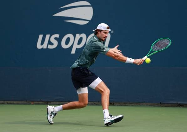 Toby Samuel of GB in action 2026 US Open, Day One, USTA Billie Jean King National Tennis Center, New York, USA - 30 Aug 2026New York USTA Billie Jean King National T New York (NY) United States of America EDITORIAL USE ONLY No use with unauthorised audio, video, data, fixture lists, club league logos or live services. Online in-match use limited to 120 images, no video emulation. No use in betting, games or single club league player publications. Copyright: xEllaxLing Shutterstockx 17124547u