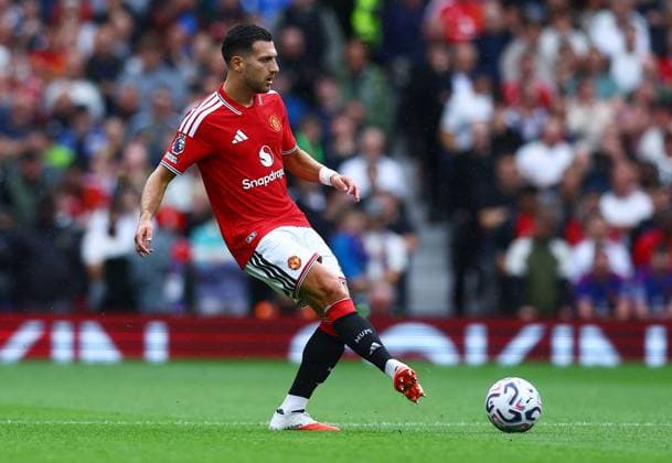 Diogo Dalot of Manchester United, ManU Manchester United v Ipswich Town, Premier League Football, Football, Old Trafford, Manchester, UK - 30 Aug 2026Manchester Old Trafford United Kingdom EDITORIAL USE ONLY No use with unauthorised audio, video, data, fixture lists, club league logos or live services. Online in-match use limited to 120 images, no video emulation. No use in betting, games or single club league player publications. Copyright: xMattxWest Shutterstockx 17119118cx