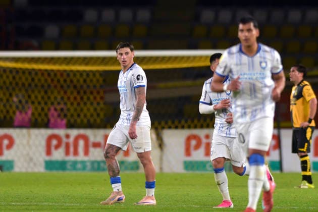 Futbol, Coquimbo Unido vs Huachipato. Fecha 21, Liga de primera 2026. El jugador de Huachipato Sergio Nunez, centro, marca un gol contra Coquimbo Unido durante un partido de la liga de primera disputado en el estadio Francisco Sanchez Rumoroso en Coquimbo, Chile. 30 08 2026 Alejandro Pizarro Ubilla Photosport Football, Coquimbo Unido vs Huachipato. 21th date, 2026 First division league. Huachipato™s player Sergio Nunez, center, scores a goal against Coquimbo Unido during a first division league match played at the Francisco Sanchez Rumoroso stadium in Coquimbo, Chile. 30 08 2026 Alejandro Pizarro Ubilla Photosport Coquimbo Unido vs Huachipato, campeonato 2026