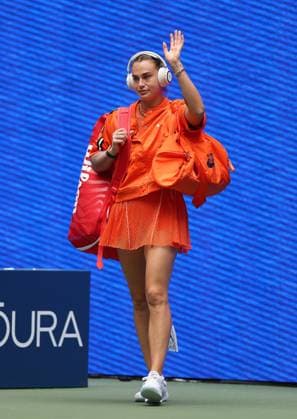 Aryna Sabalenka of Belarus walks onto court 2026 US Open, Day Two, USTA Billie Jean King National Tennis Center, New York, USA - 31 Aug 2026New York USTA Billie Jean King National T New York (NY) United States of America EDITORIAL USE ONLY No use with unauthorised audio, video, data, fixture lists, club league logos or live services. Online in-match use limited to 120 images, no video emulation. No use in betting, games or single club league player publications. Copyright: xEllaxLing Shutterstockx 17124549r