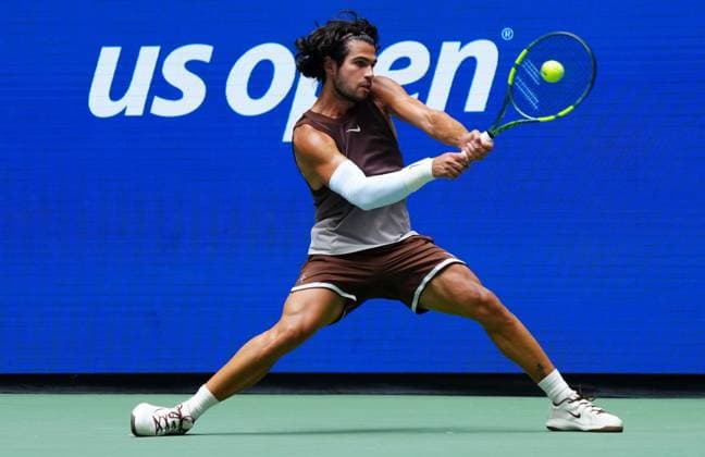 Carlos Alcaraz in first round action 2026 US Open, Day Two, USTA Billie Jean King National Tennis Center, New York, USA - 31 Aug 2026New York USTA Billie Jean King National T New York (NY) United States of America EDITORIAL USE ONLY No use with unauthorised audio, video, data, fixture lists, club league logos or live services. Online in-match use limited to 120 images, no video emulation. No use in betting, games or single club league player publications. Copyright: xJavierxGarcia Shutterstockx 17124548af