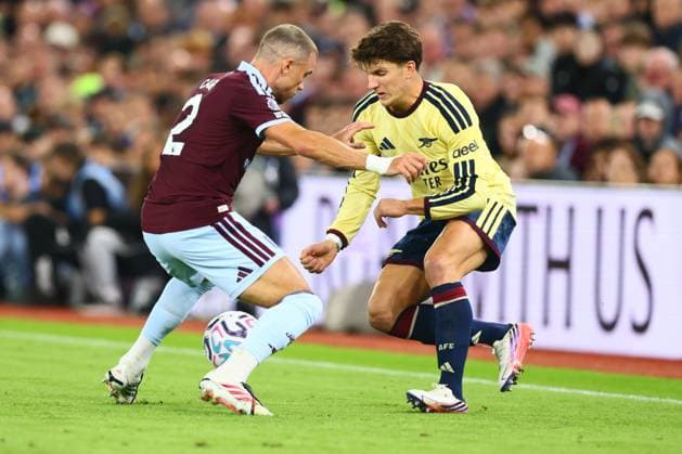 Matty Cash of Aston Villa and Christos Tzolis of Arsenal Aston Villa v Arsenal, Premier League Football, Football, Villa Park, Birmingham, UK - 31 Aug 2026Birmingham Villa Park United Kingdom EDITORIAL USE ONLY No use with unauthorised audio, video, data, fixture lists, club league logos or live services. Online in-match use limited to 120 images, no video emulation. No use in betting, games or single club league player publications. Copyright: xPaulxCurrie Shutterstockx 17126356r