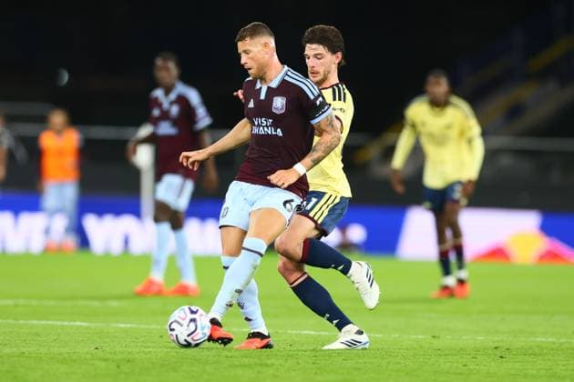 Ross Barkley of Aston Villa and Declan Rice of Arsenal Aston Villa v Arsenal, Premier League Football, Football, Villa Park, Birmingham, UK - 31 Aug 2026Birmingham Villa Park United Kingdom EDITORIAL USE ONLY No use with unauthorised audio, video, data, fixture lists, club league logos or live services. Online in-match use limited to 120 images, no video emulation. No use in betting, games or single club league player publications. Copyright: xPaulxCurrie Shutterstockx 17126356aa