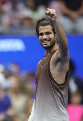 Carlos Alcaraz of Spain celebrates 2026 US Open, Day Two, USTA Billie Jean King National Tennis Center, New York, USA - 31 Aug 2026New York USTA Billie Jean King National T New York (NY) United States of America EDITORIAL USE ONLY No use with unauthorised audio, video, data, fixture lists, club league logos or live services. Online in-match use limited to 120 images, no video emulation. No use in betting, games or single club league player publications. Copyright: xEllaxLing Shutterstockx 17124549ac