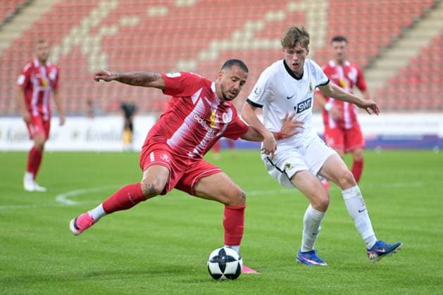 Zweikampf zwischen Sercan Sararer (KSV Hessen Kassel 10) und Elia Dittrich (SV Eintracht Trier 21) (R), GER, KSV Hessen Kassel vs SV Eintracht Trier, Fussball, Regionalliga Suedwest, Saison 2026-2027, 3. Spieltag, 01.09.2026, GER, Fussball, Regionalliga Suedwest - KSV Hessen Kassel vs SV Eintracht Trier, 01.09.2026 Kassel Copyright: xRolandxSippelx-xEibner-Pressefotox EP_RSL