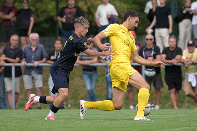 Arbnor Nuraj (SG Sonnenhof Großaspach, 25) am mit Ball im Zweikampf mit Tino Dannecker (TSV Ehningen, 07) TSV Ehningen vs. SG Sonnenhof Grossaspach, Fussball, DB-Regio wfv-Pokal Achtelfinale,Saison 2026 2027, 02.09.2026 TSV Ehningen vs. SG Sonnenhof Grossaspach, Fussball, DB-Regio wfv-Pokal Achtelfinale,Saison 2026 2027, 02.09.2026 Ehningen Copyright: xEibner-Pressefotox EP_TBR