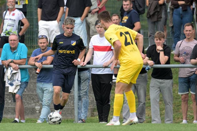 Tino Dannecker (TSV Ehningen, 07) am mit Ball im Zweikampf mit Loris Maier (SG Sonnenhof Großaspach, 27) TSV Ehningen vs. SG Sonnenhof Grossaspach, Fussball, DB-Regio wfv-Pokal Achtelfinale,Saison 2026 2027, 02.09.2026 TSV Ehningen vs. SG Sonnenhof Grossaspach, Fussball, DB-Regio wfv-Pokal Achtelfinale,Saison 2026 2027, 02.09.2026 Ehningen Copyright: xEibner-Pressefotox EP_TBR