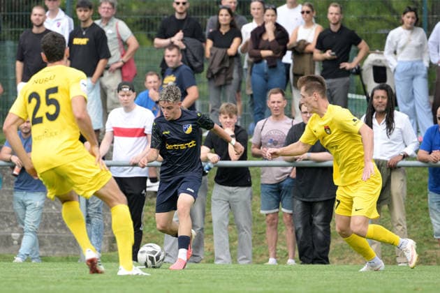 Tino Dannecker (TSV Ehningen, 07) am mit Ball im Zweikampf mit Loris Maier (SG Sonnenhof Großaspach, 27) TSV Ehningen vs. SG Sonnenhof Grossaspach, Fussball, DB-Regio wfv-Pokal Achtelfinale,Saison 2026 2027, 02.09.2026 TSV Ehningen vs. SG Sonnenhof Grossaspach, Fussball, DB-Regio wfv-Pokal Achtelfinale,Saison 2026 2027, 02.09.2026 Ehningen Copyright: xEibner-Pressefotox EP_TBR