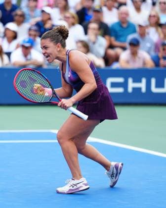 Jasmine Paolini celebrates winning the first set against Lucrezia Stefanini 2026 US Open, Day Four, USTA Billie Jean King National Tennis Center, New York, USA - 02 Sep 2026New York USTA Billie Jean King National T New York (NY) United States of America EDITORIAL USE ONLY No use with unauthorised audio, video, data, fixture lists, club league logos or live services. Online in-match use limited to 120 images, no video emulation. No use in betting, games or single club league player publications. Copyright: xJavierxGarcia Shutterstockx 17124553k