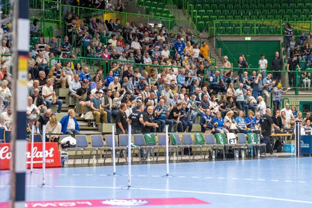 Die Zuschauer freuen sich auf das Heimspiel des BHC. Bergischer HC vs. SG Flensburg-Handewitt, Handball, Opel HBL, 02. Spieltag, Saison 2026 2027, 02.09.2026 Bergischer HC vs. SG Flensburg-Handewitt, Handball, Opel HBL, 02. Spieltag, Saison 2026 2027, 02.09.2026 Wuppertal Copyright: xEibner-Pressefoto ThomasxHaeslerx EP_THR